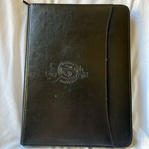 Leeds Padfolio, Houston Theme